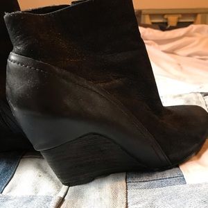 Vincent Camuto Black Leather Booties